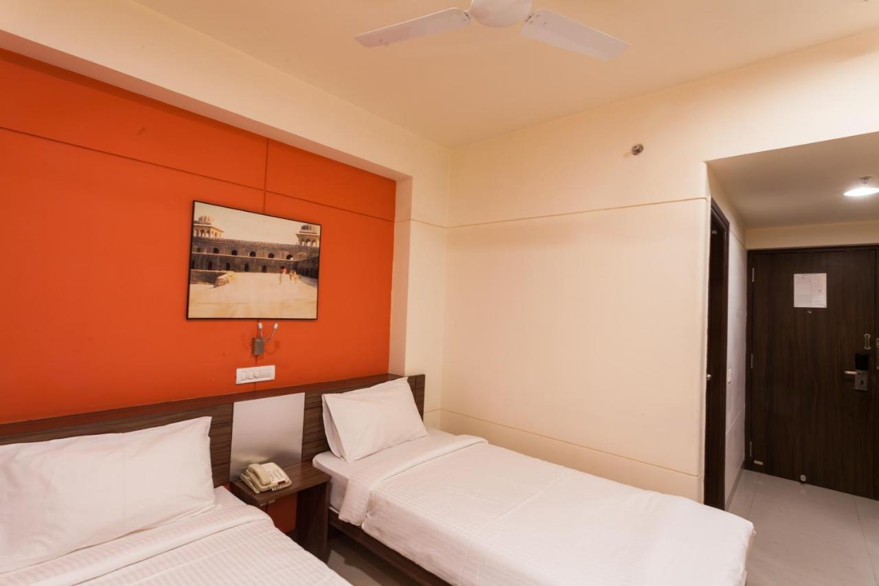Hotel Tirupur Zewnętrze zdjęcie